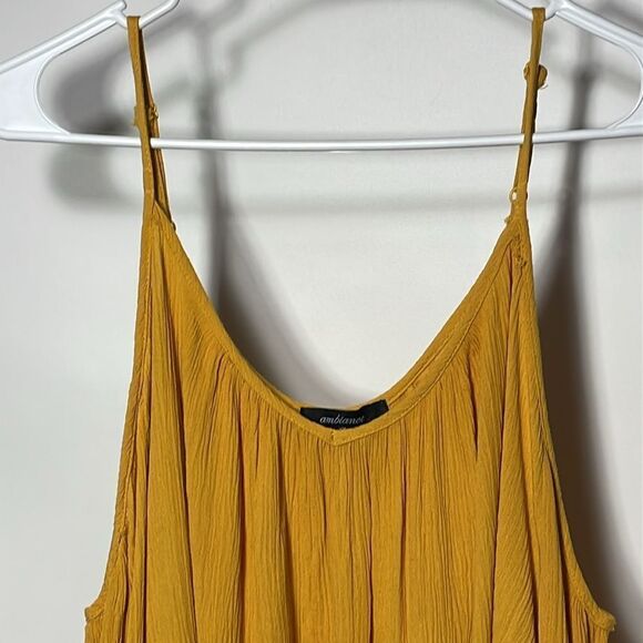 Ambiance peek a boo shoulder top - Picture 2 of 8